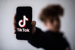 All you NEED is a Smart Phone - TikTok App = MASSIVE FREE TRAFFIC Thumbnail